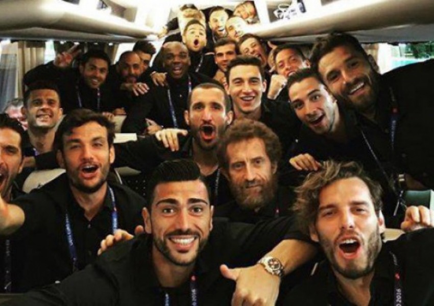 Луда радост в автобуса на Италия след победата на Швеция (СНИМКА)
