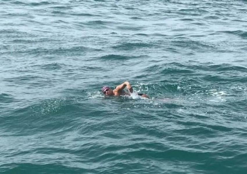 20-годишен българин преплува Ламанша благотворително 