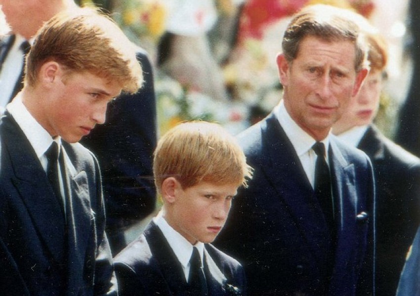 Принц Чарлз се е страхувал за живота си на погребението на Даяна