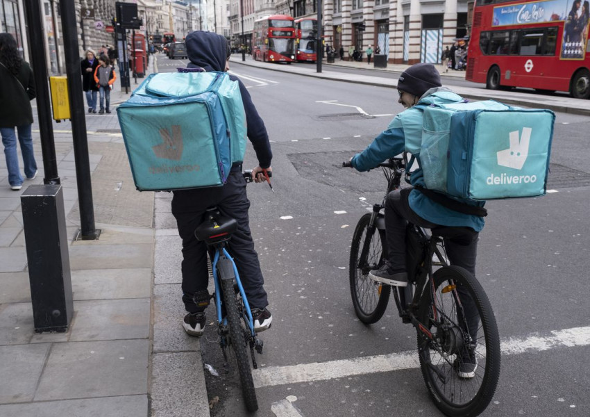 Лондон: Компанията ''Deliveroo'' доставяща храна по домовете съкращава служители 
