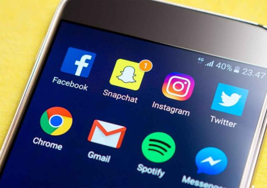 Facebook губи млади потребители заради Snapchat