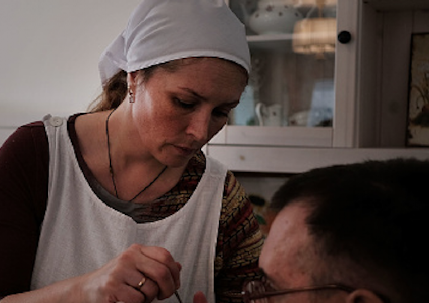 Български гледачки са карани да обслужват интимно чужденци с увреждания   