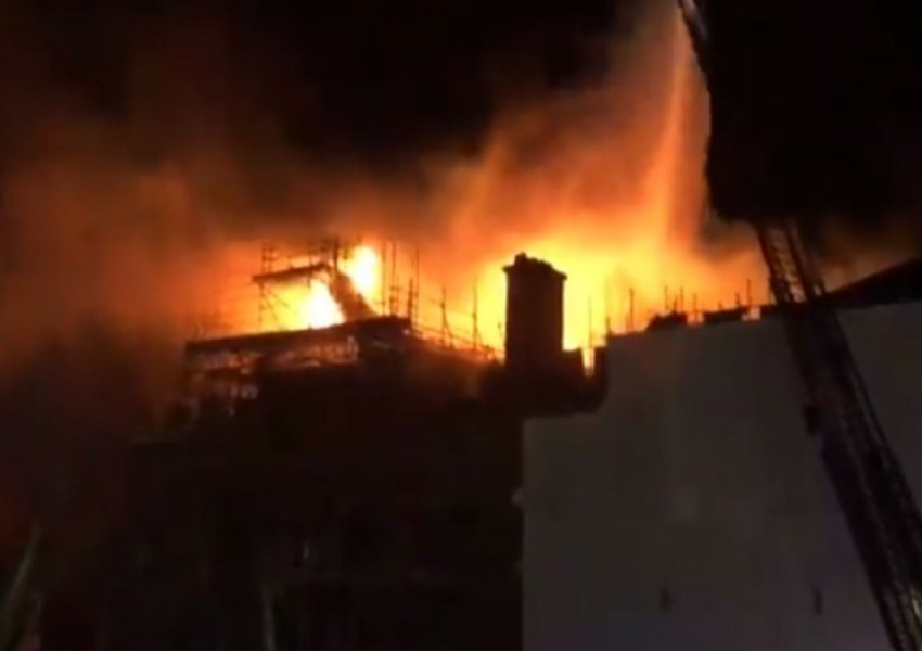 Пожар пламна в общежитието на университета в Бристол (СНИМКИ)