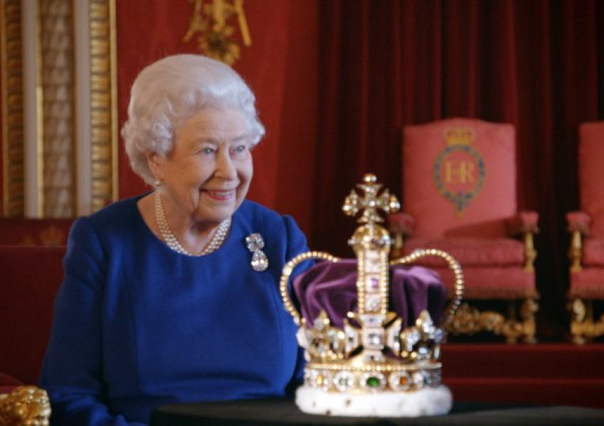 Кралица Елизабет II разкри неподозирани подробности за кралската корона