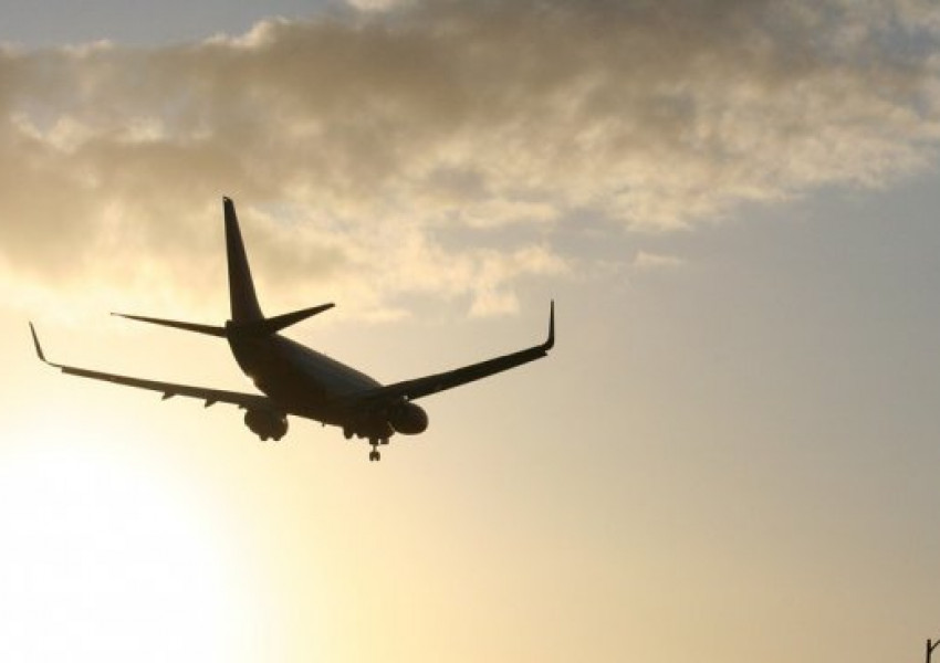 Пърдящ пътник принуди самолет да кацне аварийно  