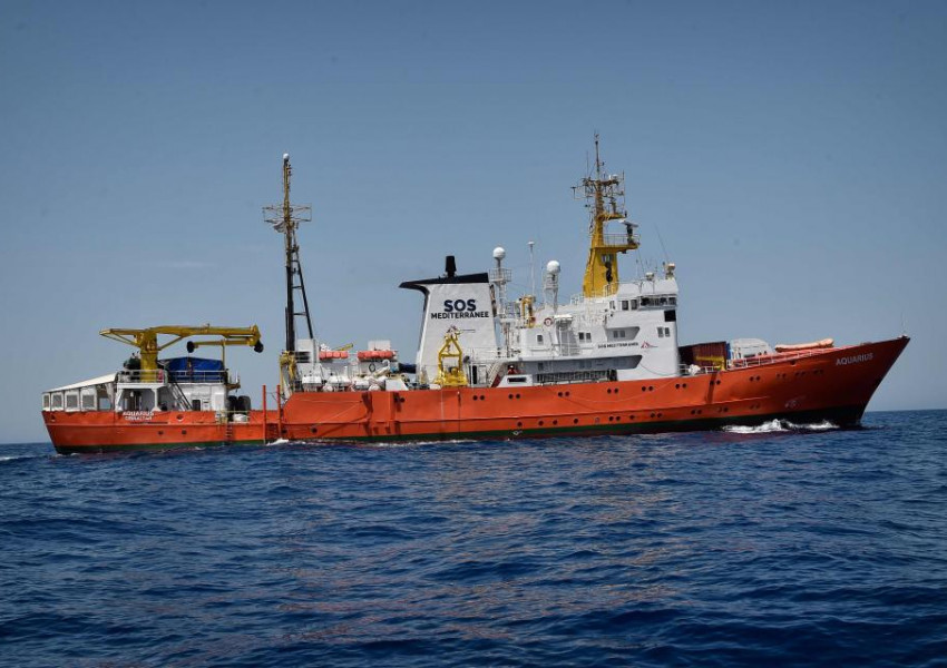 Италия върна кораб с над 600 мигранти 