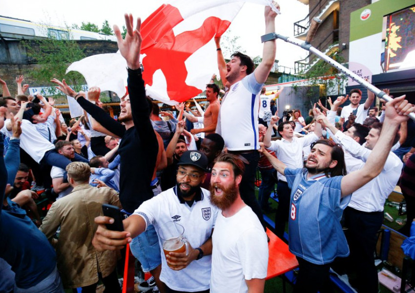 Феновете на Англия празнуват като за финал на Световното (СНИМКИ)