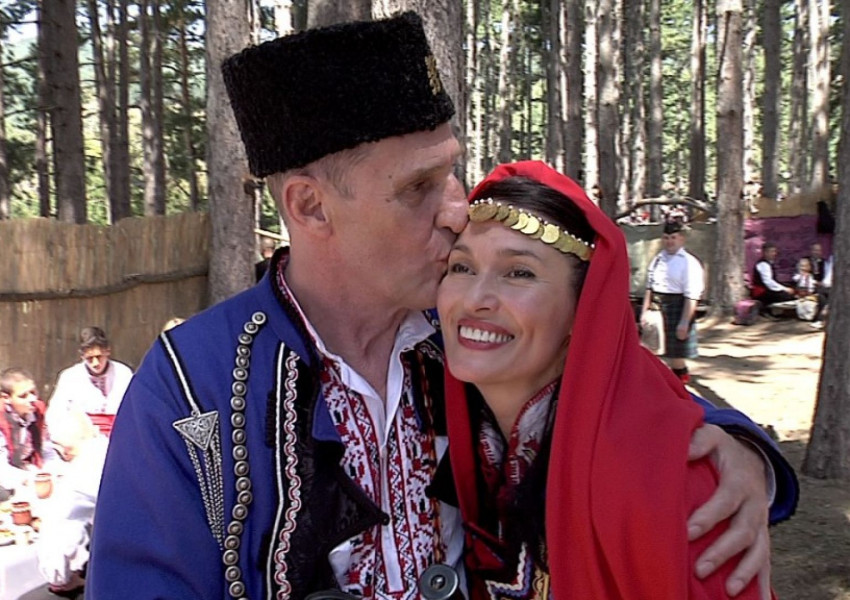 Британският актьор Бен Крос се ожени по стар български обичай в Жеравна (снимки