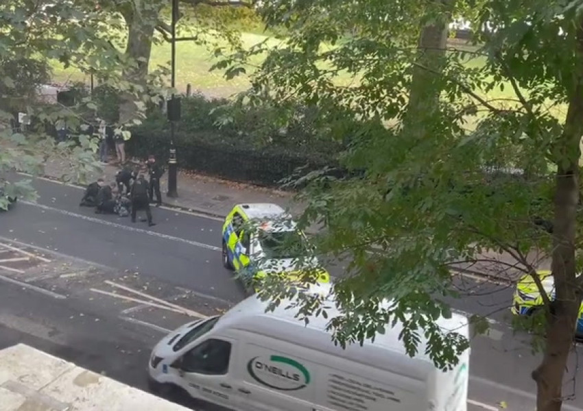 Лондон: Въоръжен с нож мъж беше задържан пред Британския парламент след като беше обезвреден с електрошок