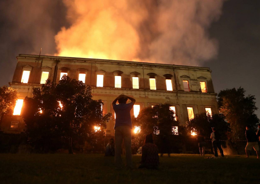 Пожар опустоши прочут музей в Рио де Жанейро (СНИМКИ)