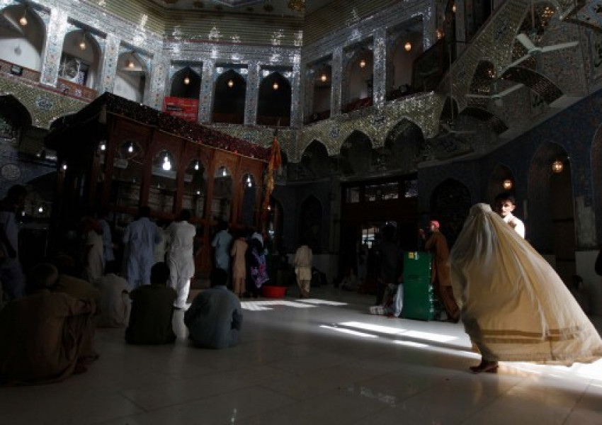 70 души загинаха при атентат в пакистански храм