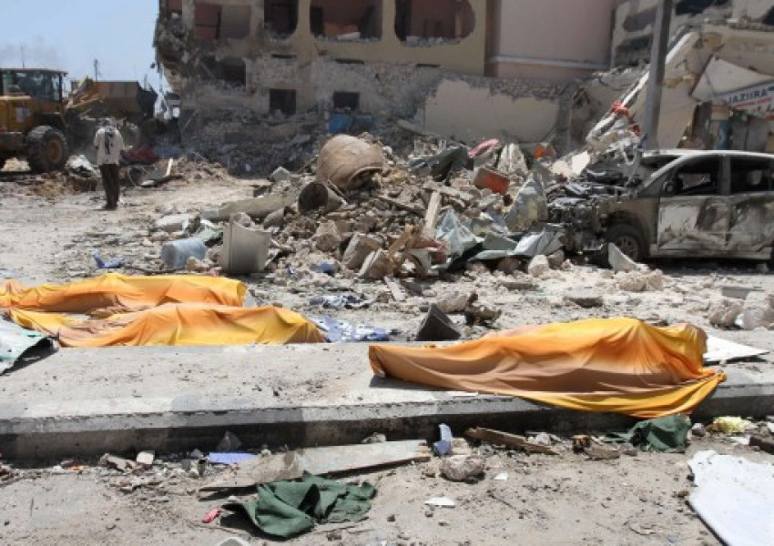 18 загинали и десетки ранени при атентат в Могадишу