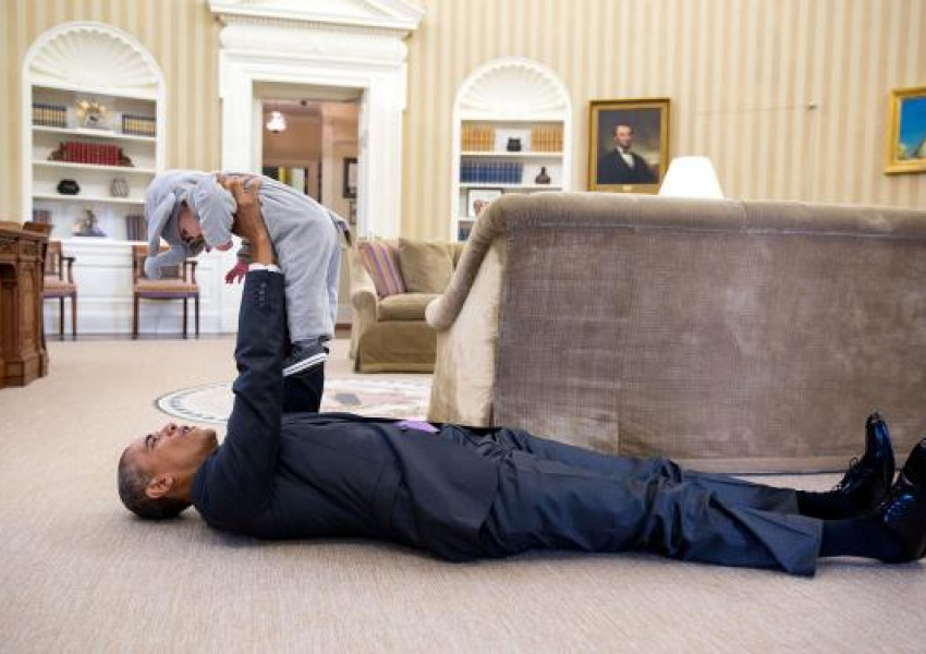 Фотографът на Белия дом сподели любимите си снимки на Обама (СНИМКИ)