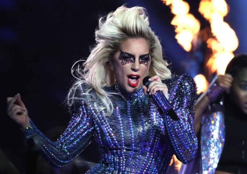 Лейди Гага отложи европейското си турне