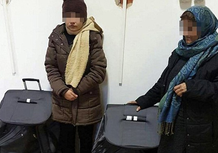 Афганистанки опитаха да влязат в Европа нелегално, скрити в куфари (СНИМКИ)