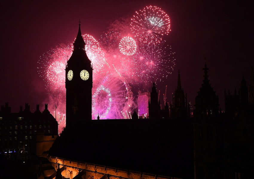 Лондон посрещна новата година със стил (СНИМКИ)