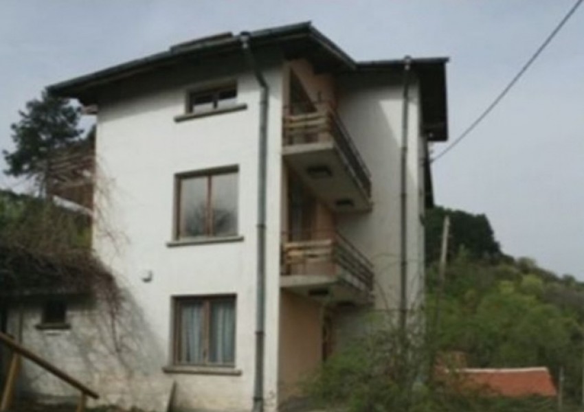 Продават една от най-злокобните къщи в България(СНИМКИ)