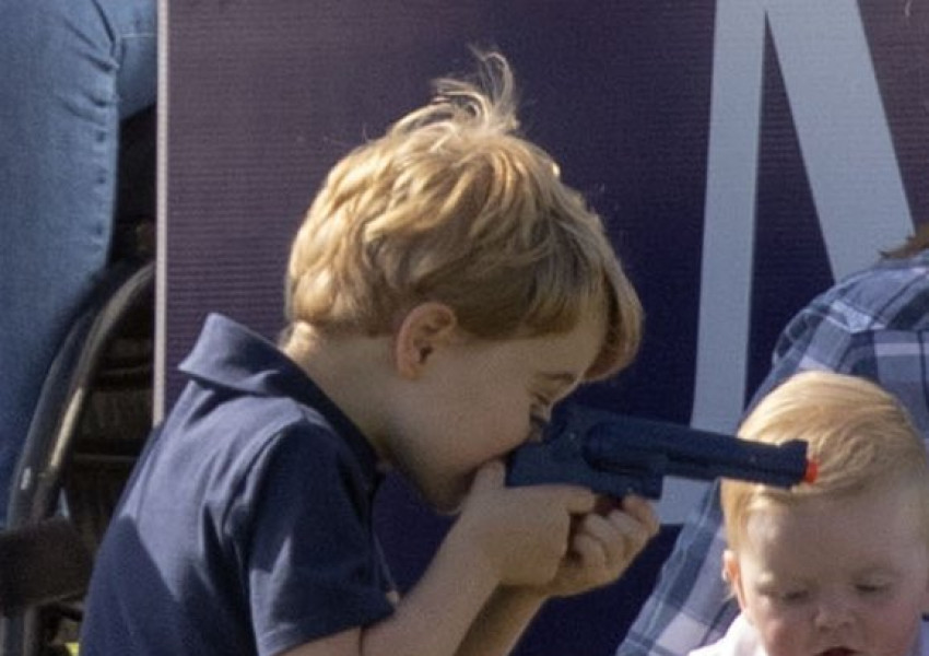 Принц Джордж възмути британците с играчка пистолет