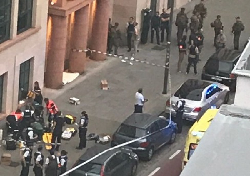 Мъж с нож нападна войници в Брюксел