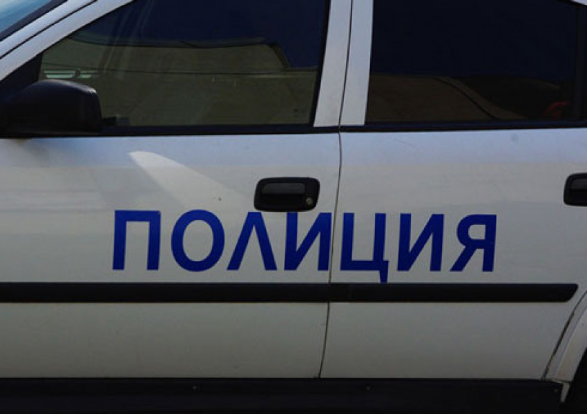 Кола се заби в заведение за бързо хранене в София