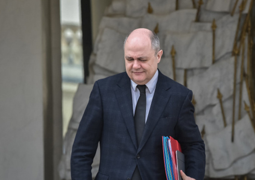 Френският вътрешен министър подаде оставка