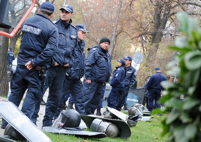 Полицаите на масов протест в столицата