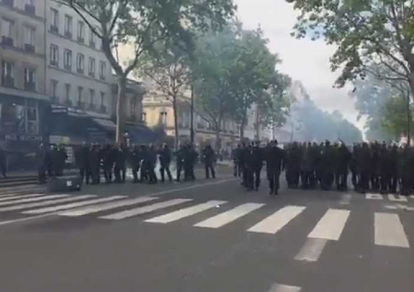 Трима полицаи ранени при стълкновения в Париж
