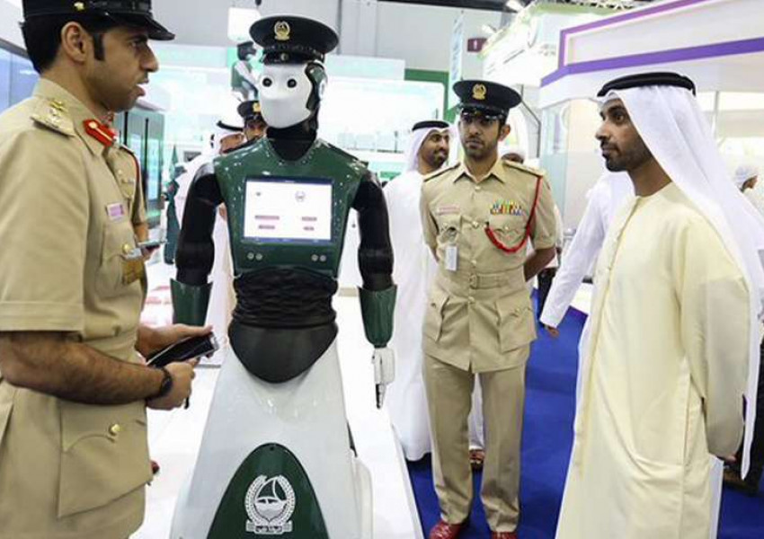 Полицаи-роботи ще патрулират скоро по улиците на Дубай