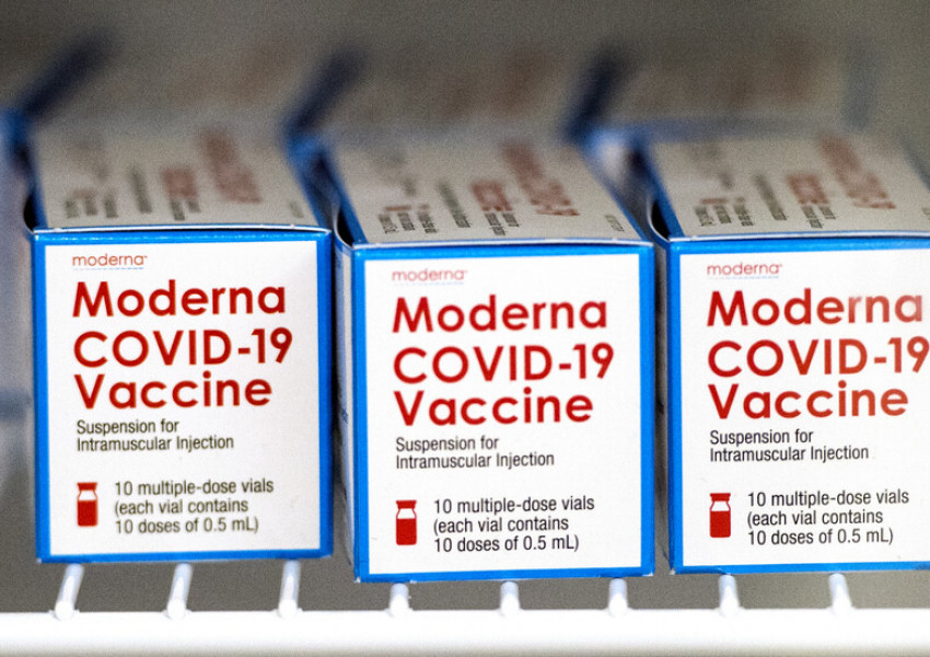 Ваксинацията с Moderna води до повече странични ефекти от колкото се предполагаше.