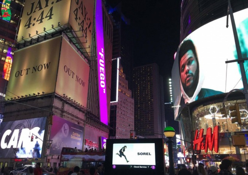 Българката Илиана Чернакова краси билбордите в Манхатън