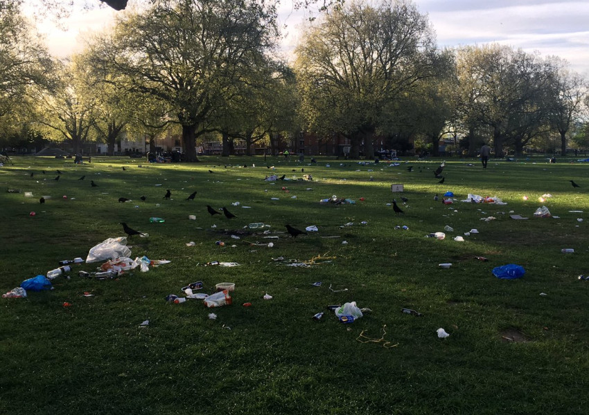 Ето как изглеждат лондонските паркове след топлия уикенд (СНИМКИ)