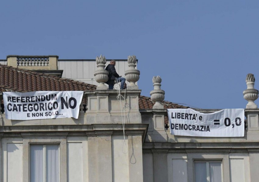 Българин протестира от покрива на Миланската скала (ВИДЕО)