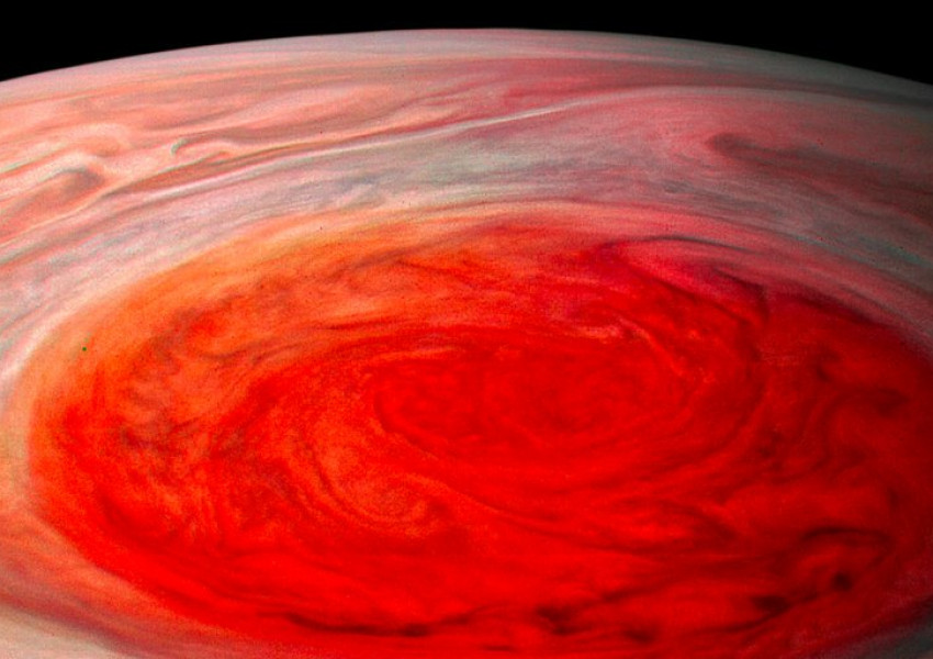 НАСА засне най-силната буря в Слънчевата система