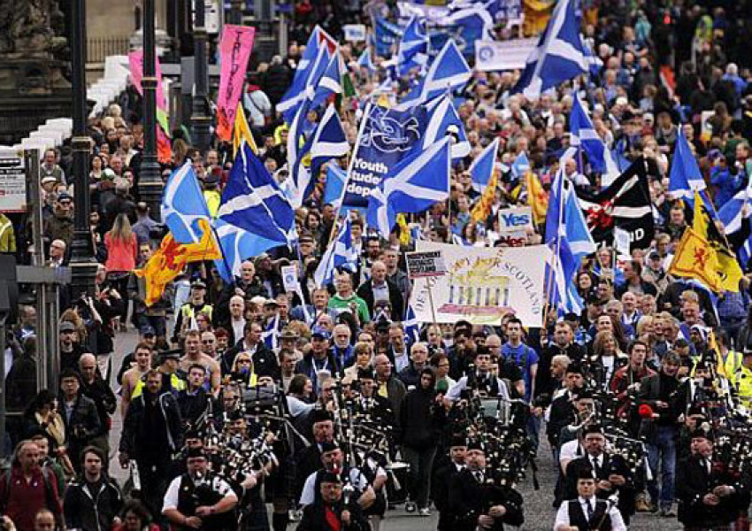 "Шотландия заслужава независимост" скандират хиляди в Единбург