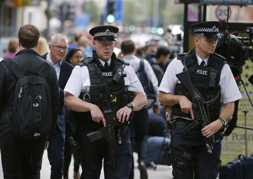 Полицията в Лондон занижава критериите за прием
