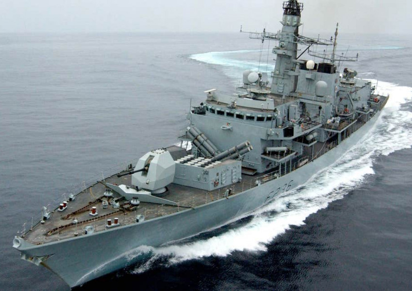 Военни кораба на Иран "възпрепятстват" британски танкер в Ормузкия проток (СНИМКИ)