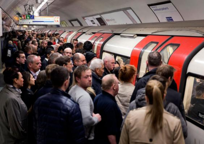 Обявиха коя е най-задушната линия на метрото в Лондон