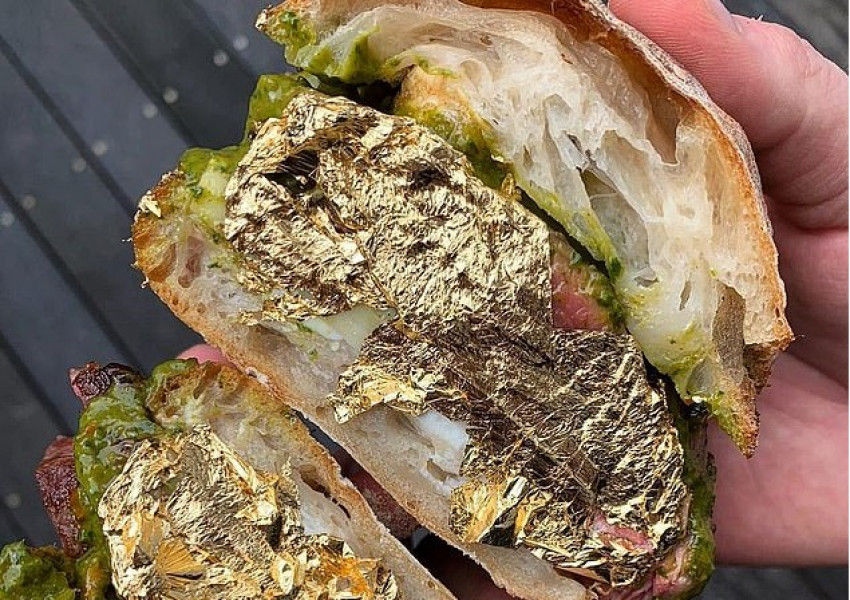 Къде може да си похапнете сандвич със злато ли? В Лондон, разбира се!
