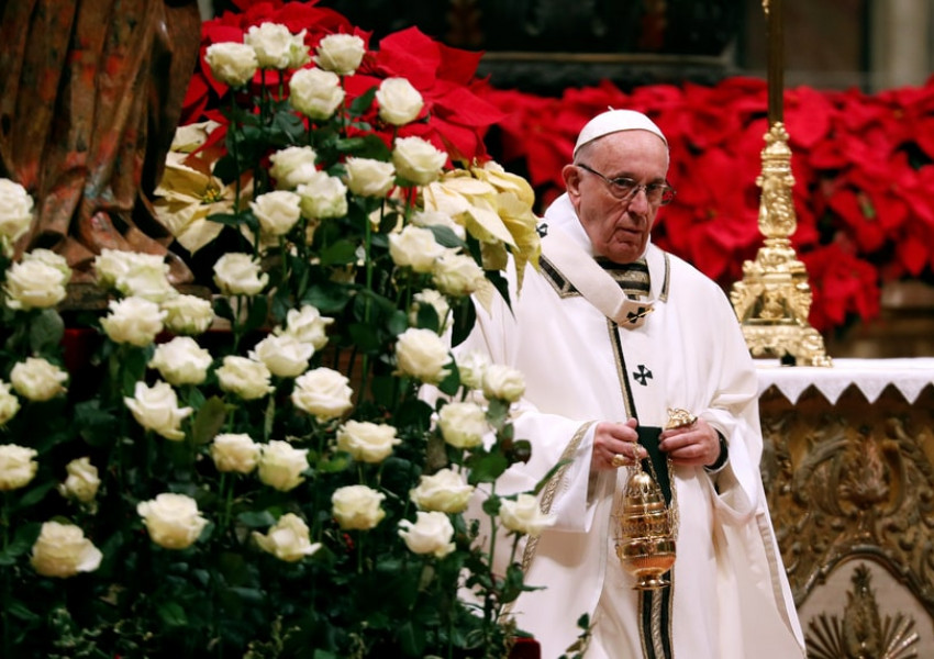 Папа Франциск отслужи литургия за Бъдни вечер, на която присъстваха около 2000 души в базиликата "Свети Петър"