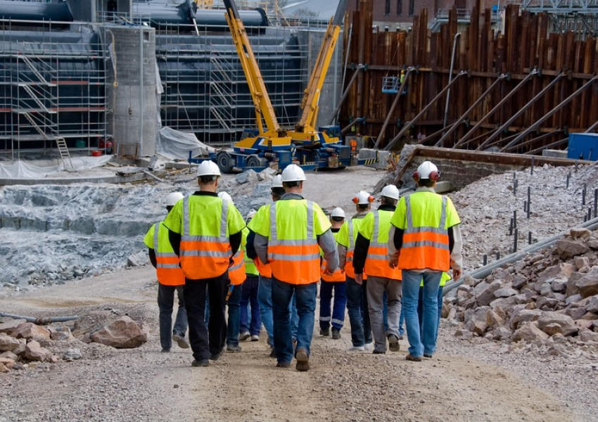 Великобритания облекчава издаването на работни визи за строителни работници