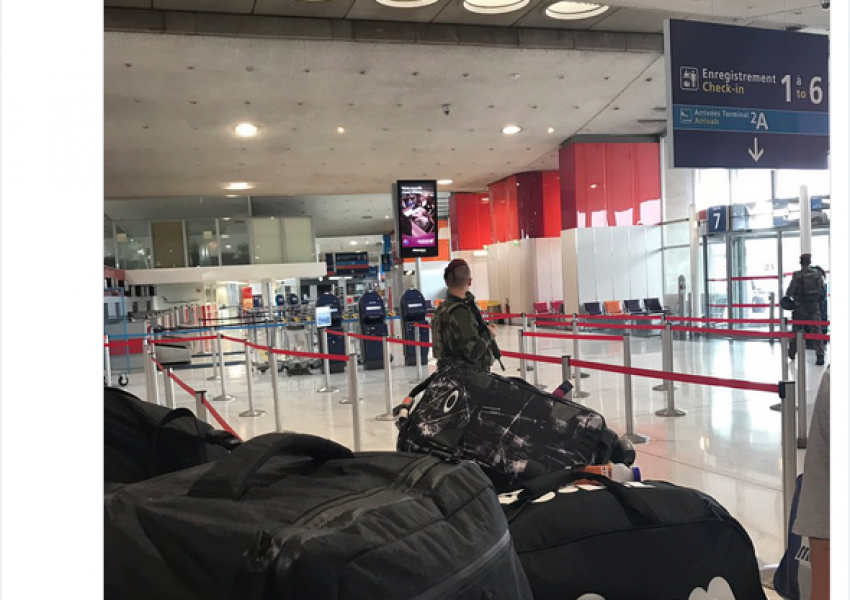 Евакуираха летище "Шарл дьо Гол" заради съмнителен пакет