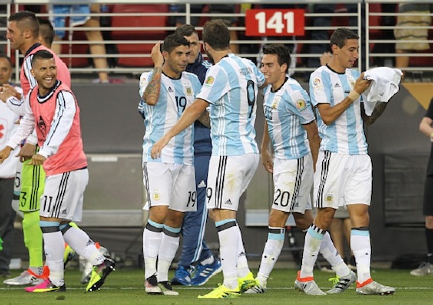 Аржентина тръгна уверено на Копа Америка