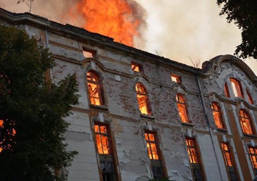 Овладяха пожара в Тютюневите складове на Пловдив