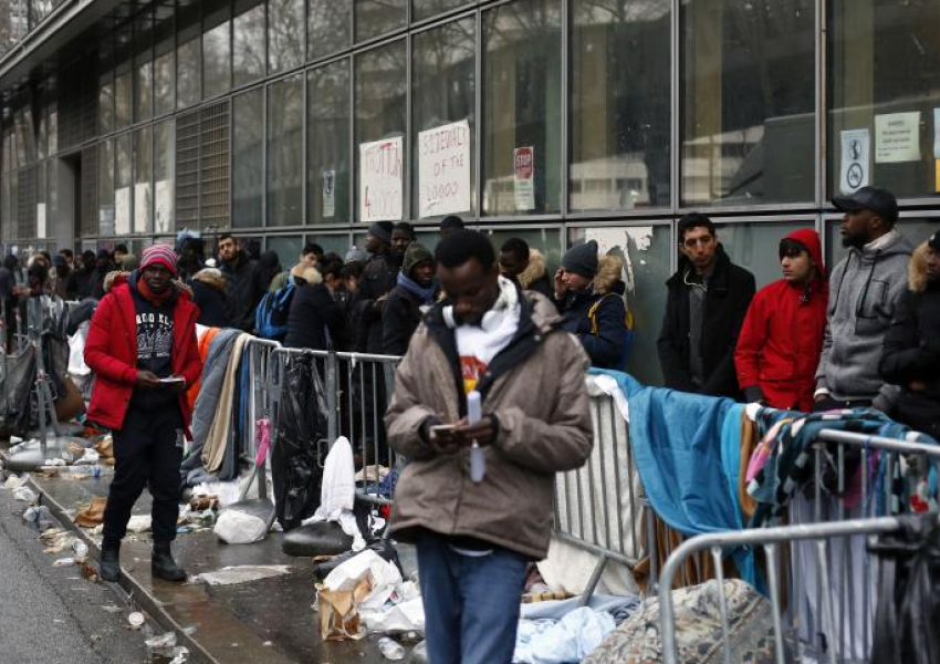 Президентът на Франция планира да въведе по-строги правила за предоставяне на убежище в страната