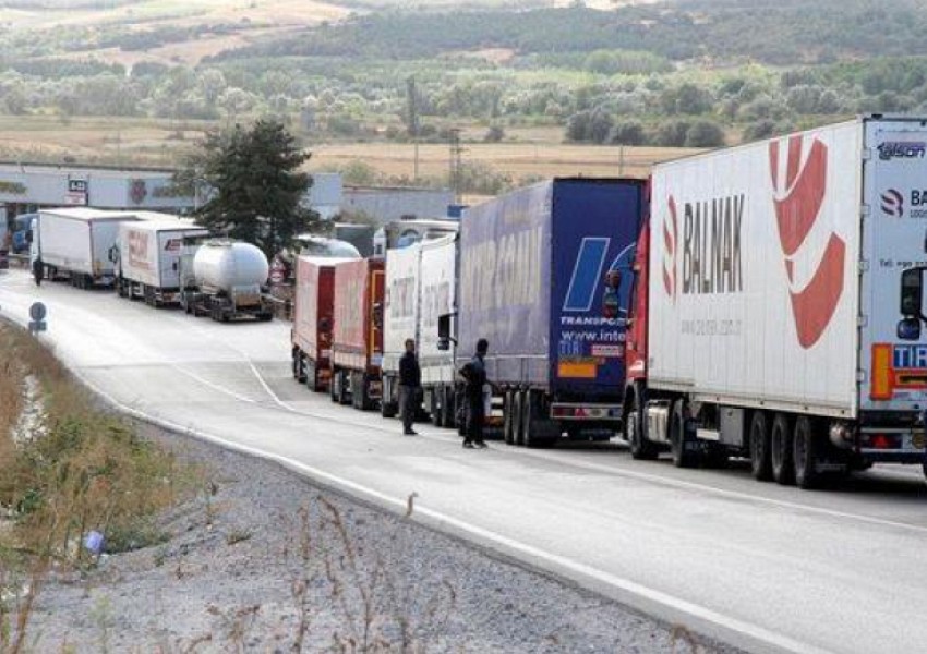 Шофьори затвориха 6 гранични пункта в България