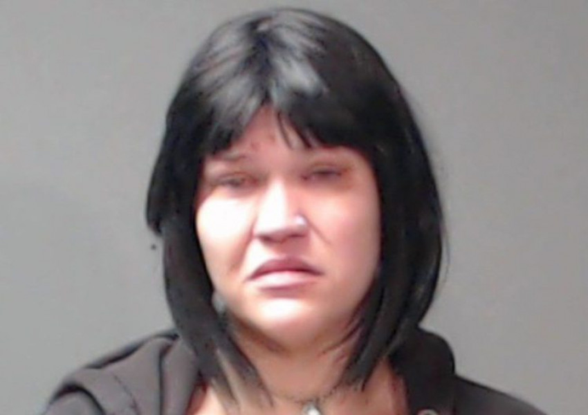 Арестуваха жена, предлагала секс срещу порция начос