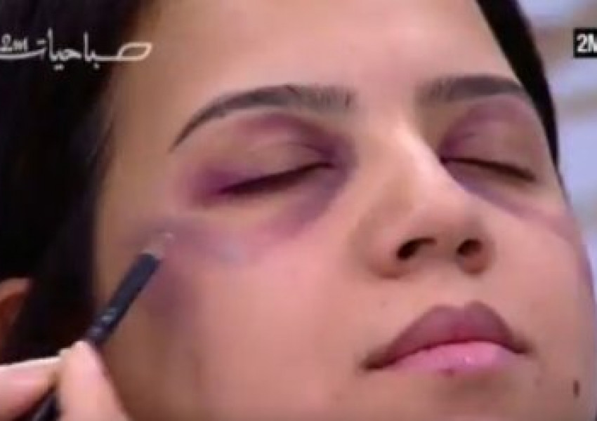 Мароканска телевизия учи жените как да крият синини с грим 