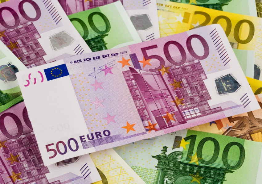 Еврото скача, ще се покачи ли и паунда?