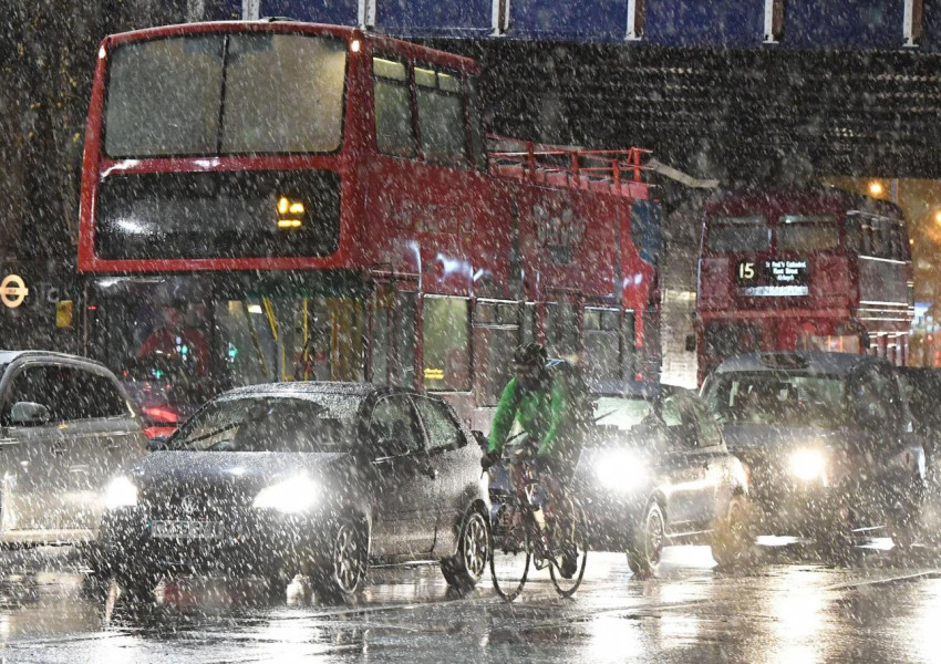 Сняг и стачка на метрото „зарадваха“ лондончани днес