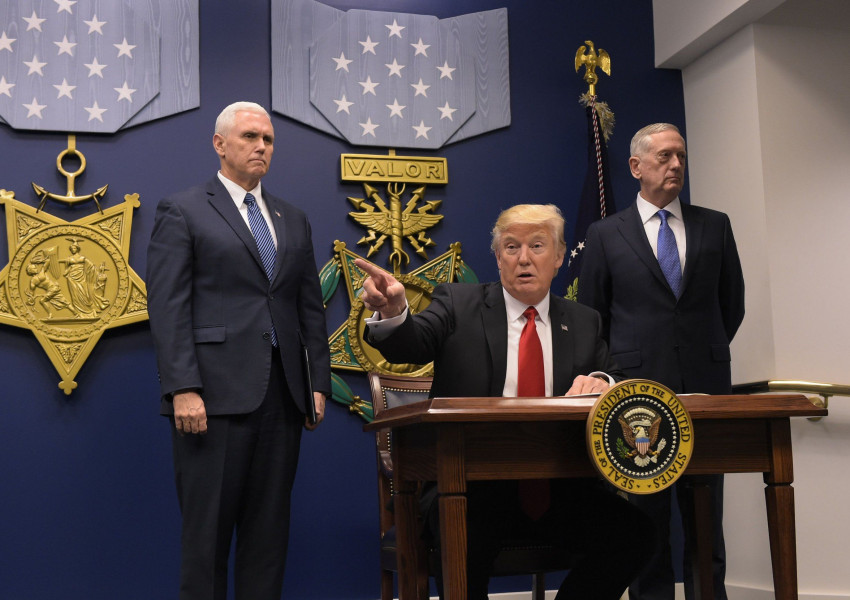 Тръмп подписа указ, забраняващ всички бежанци